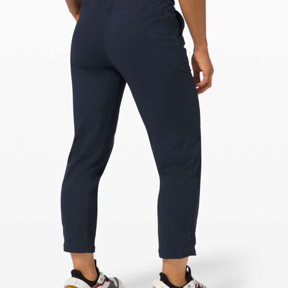 Lululemon Beyond the Studio Crop True Navy Size 4 - Picture 2 of 8